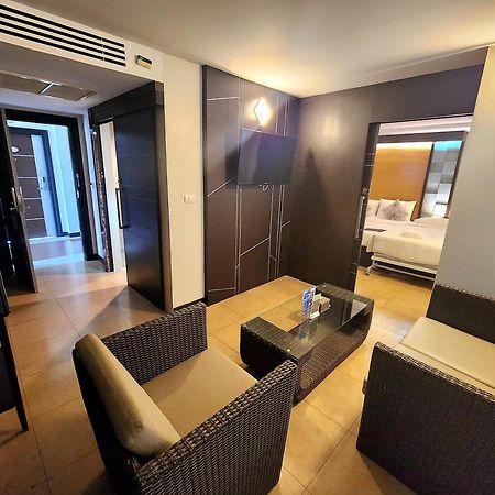 Sky Dome Resotel - โรงแรมสกายโดม รีโซเทล Bangkok Bagian luar foto